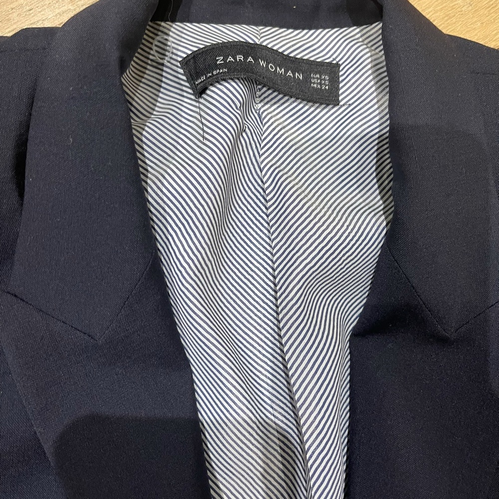 Zara Navy blazer- like new